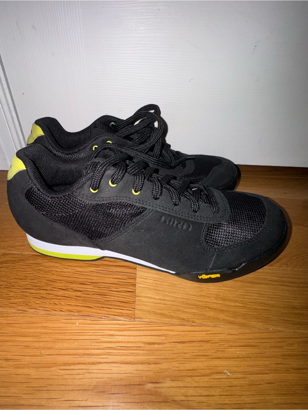 Giro Petra cycling shoes. Women’s 8.5. Excellent condition.